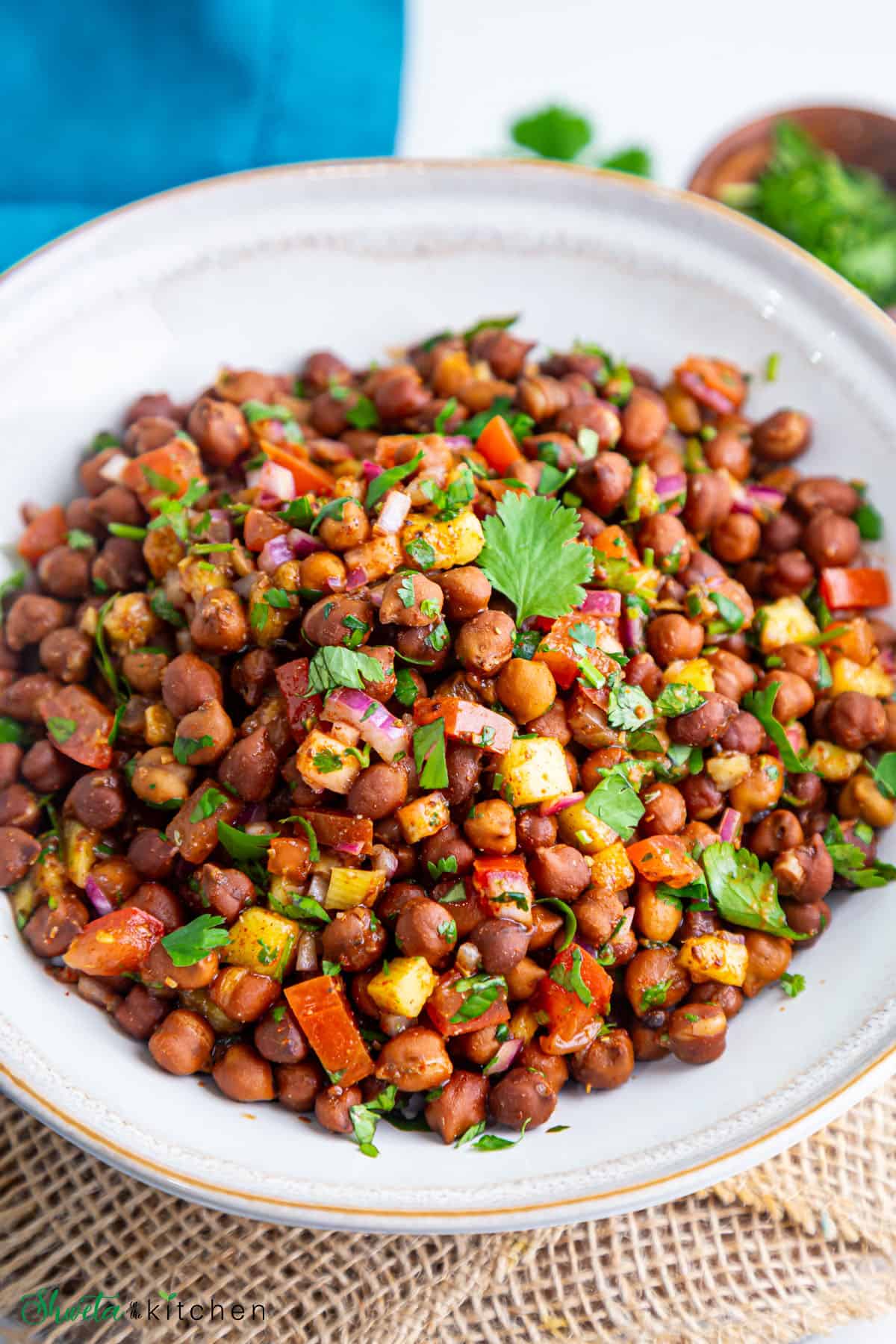 black-chickpea-salad